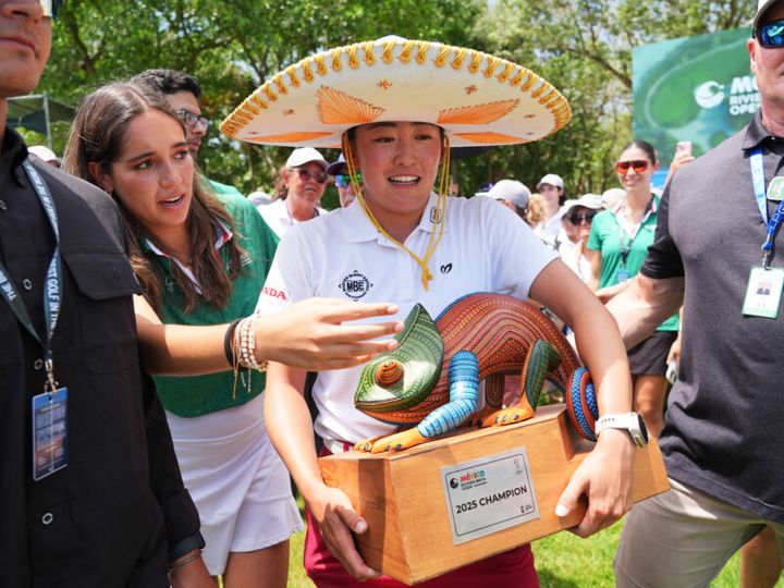 米ツアー優勝の女子プロが取り囲まれて困惑？「どうしたらいいか…」