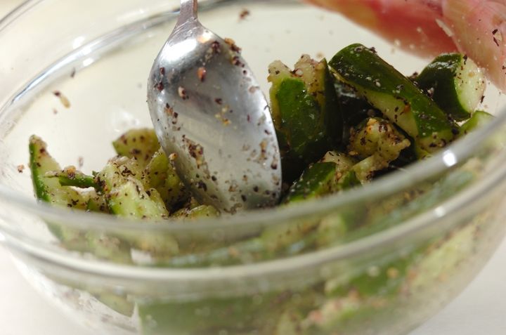 キュウリのゆかり和えの作り方1