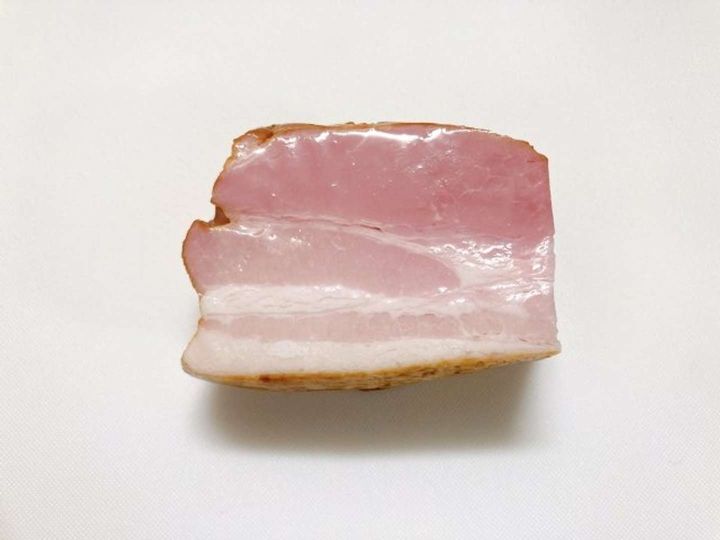 そっくりすぎる（写真ACよりベーコンの画像）