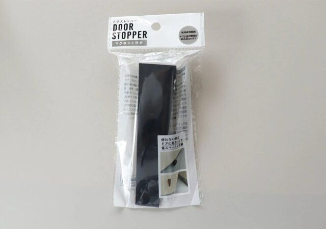 ダイソー ドアストッパー マグネット付 パッケージ