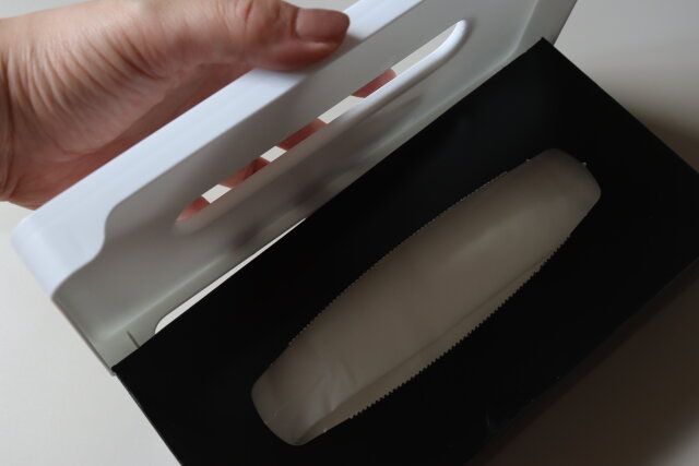 セリアの上に取り付けるだけティッシュbox 小物トレイ
