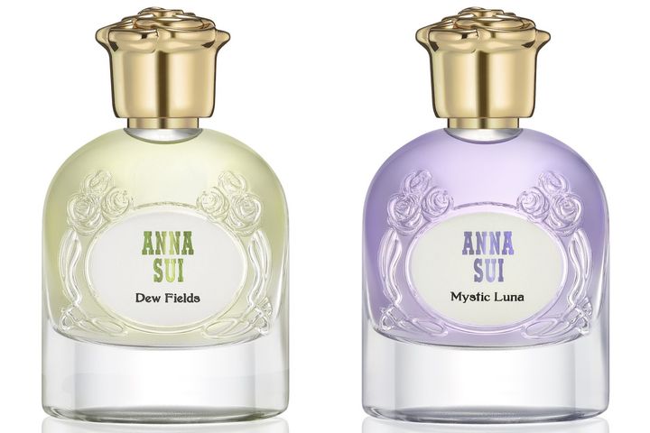 〈左から〉ワイルド ワンダー デュウ フィールド オーデパルファム、ワイルド ワンダー ミスティック ルナ オーデパルファム 各50ml 各￥9,350（ともに6月18日発売）