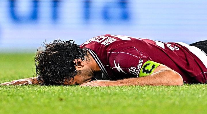 21人が重度の食中毒に苦しみ、機内は悪夢の光景…残留プレーオフを戦うチームが緊急声明