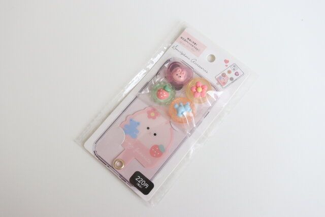 ダイソーの新作5049 スマホ貼り付けパーツ（いろいろモチーフ、5P）