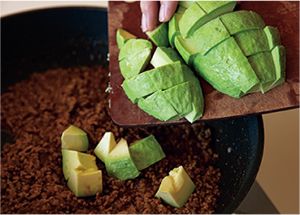 15分で完成！カレー粉を使った「アボカドキーマカレー」のレシピの画像3