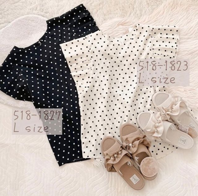 ドット柄ブラウス