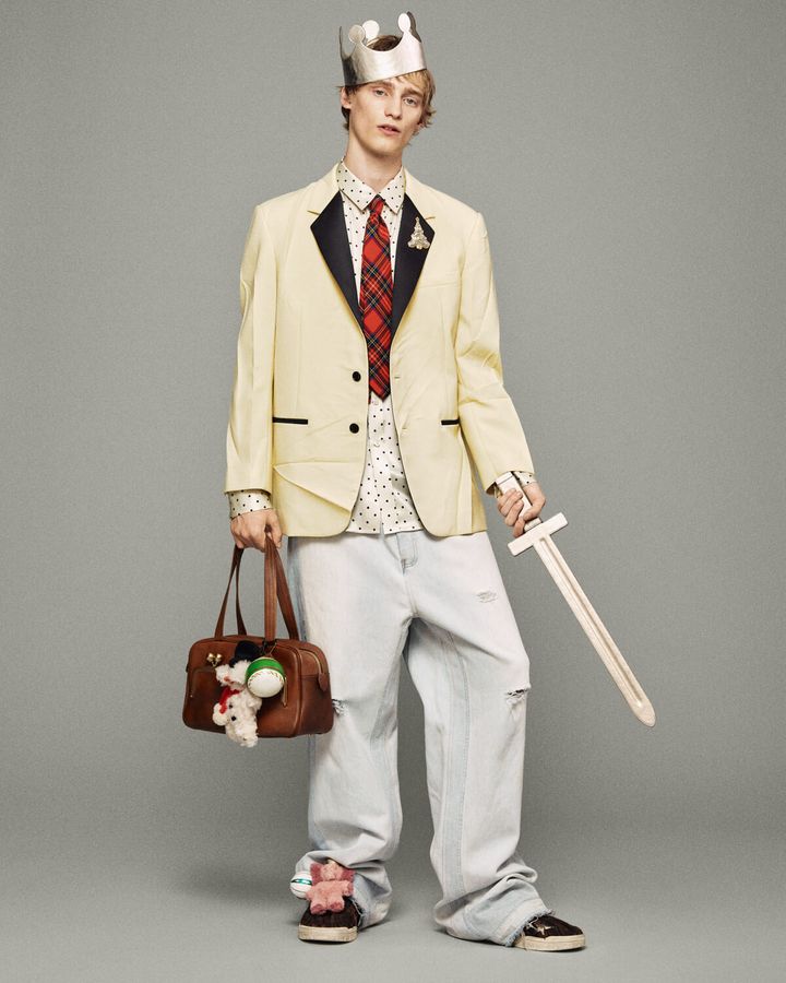 クラウンなどのアクセサリー