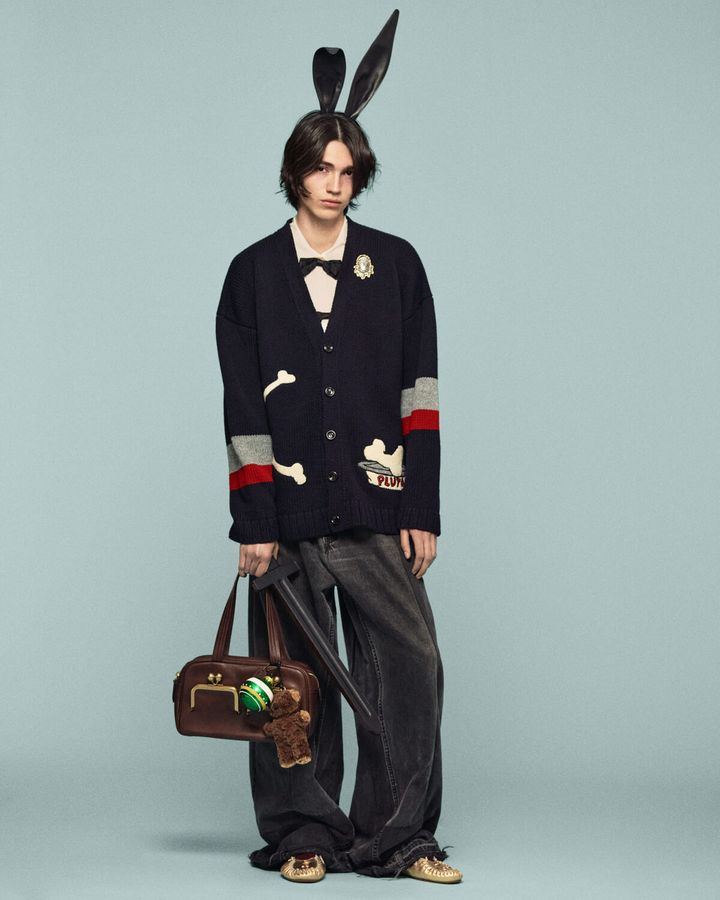 プルートのカーディガン