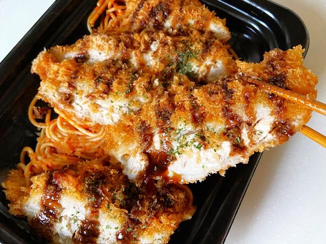 小林さんちのナポリタン（がっつりチキンカツ）