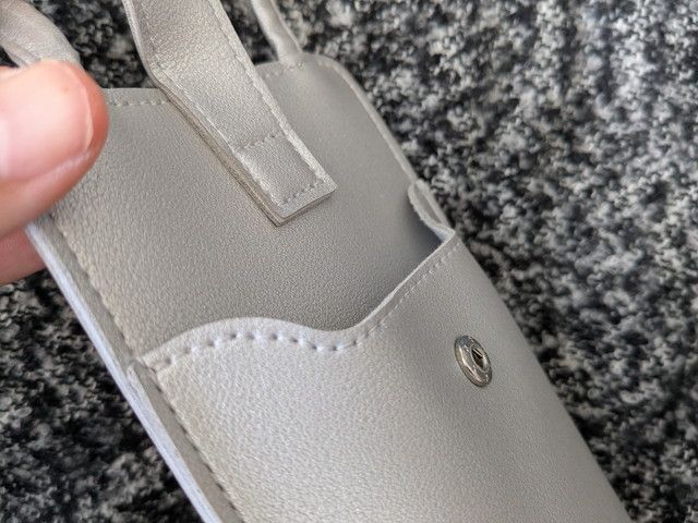 GAPのスマホショルダー＆ポーチ