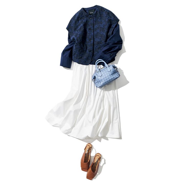 リッチなジャカード柄ベストのおかげでアクセや小物をあれこれ盛らずとも華やか見え