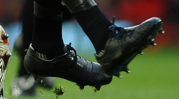 カラフルなスパイク禁止！日本代表スターもプレーした英名門、ユース選手に科されるナゾ掟とは