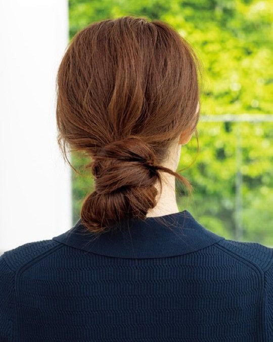 ロングヘアのゆるっとお団子ヘア