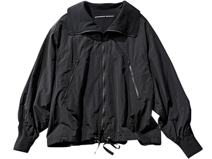 サードマガジンとキャサリン・ハムネット別注の一癖シルエットのブルゾン