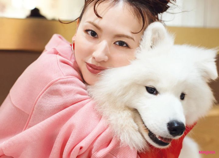 鈴木えみ、念願のサモエドカフェへ行く。ペースを合わせて心が通う、動物との向き合い方 _2