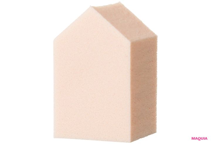 人気アーティスト・𠮷﨑沙世子さんの推しメイクツール。リリミュウのブラシでリップが洒落る！_4