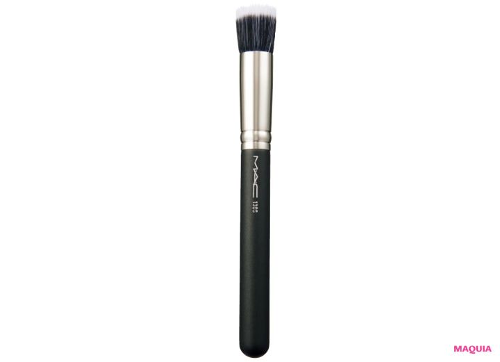 人気アーティスト・𠮷﨑沙世子さんの推しメイクツール。リリミュウのブラシでリップが洒落る！_7