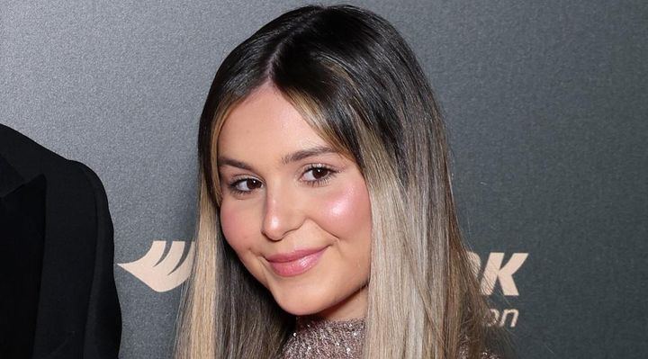 「ありがとう」日本にやってきた20歳海外スターの妻、回転寿司がお気に入りになる