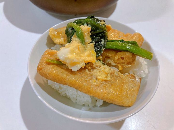 ご飯にのせたきつねスペシャル