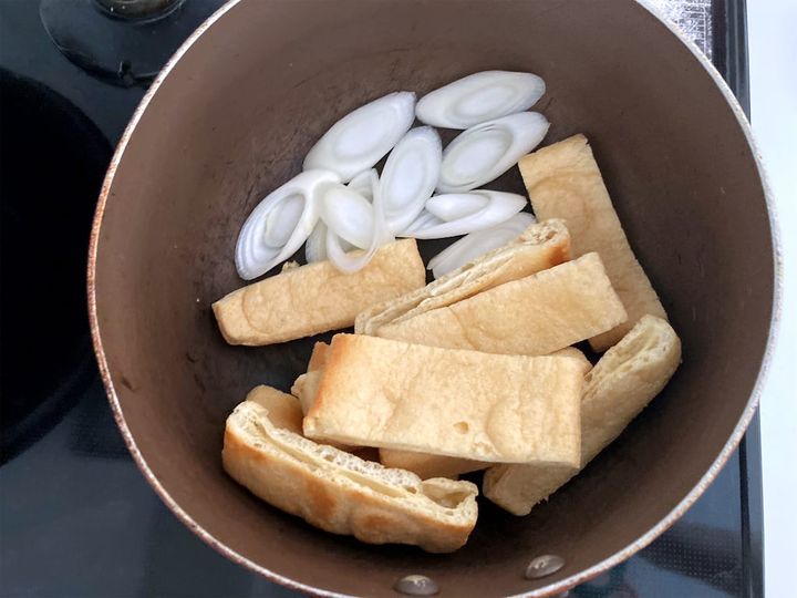 長ねぎを入れて焼いていく