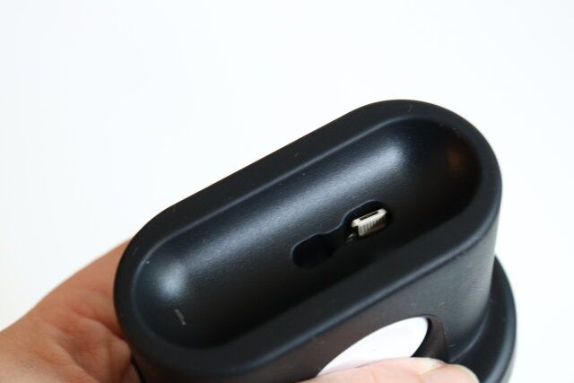 Apple WatchとAirPodsを同時に充電できるスタンド 使用方法
