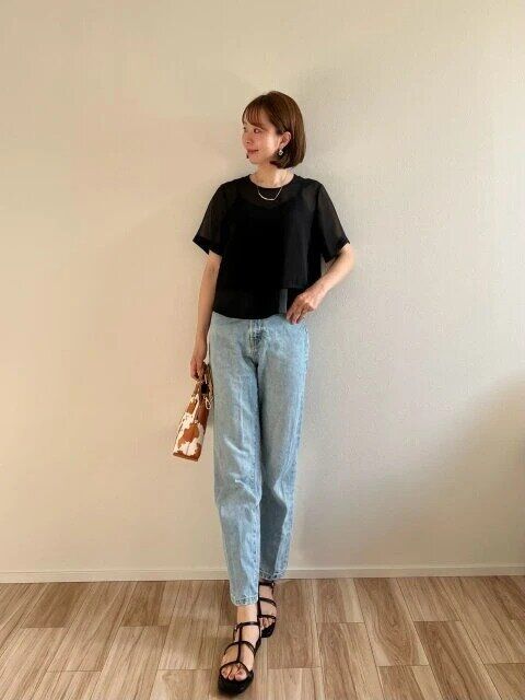 シアーTブラウス×デニムコーデ