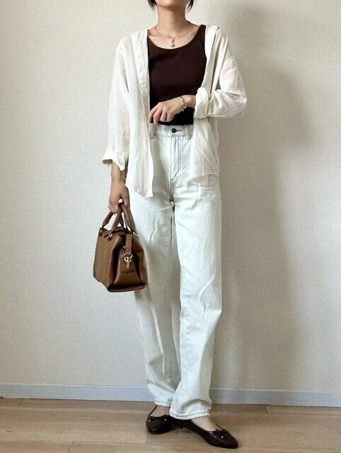シアーシャツ羽織りコーデ