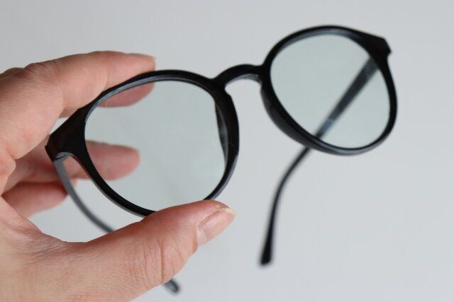 ダイソーの軽いボストン調光サングラス（クリア）