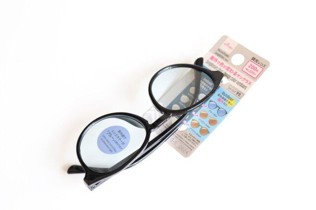 ダイソーのお値段以上なボストン調光サングラス（クリア）