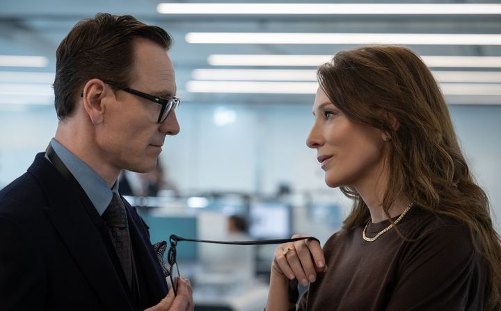 愛する妻を疑え！ マイケル・ファスベンダー＆ケイト・ブランシェットの本格スパイ・サスペンス『ブラックバッグ』日本公開決定