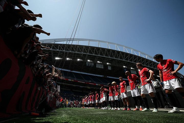 Jリーグ強豪、世界大会敗戦後のお辞儀が海外で話題 「日本文化から学ぶことは多い」「日本人は信じられないほど礼儀正しい」