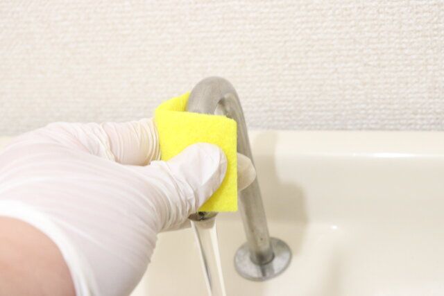 セリアの使い切り不織布クリーナー クエン酸タイプ 15枚入りで蛇口掃除