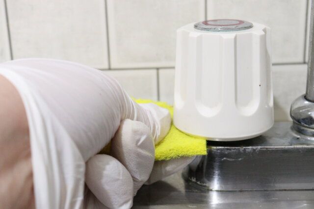 セリアの使い切り不織布クリーナー クエン酸タイプ 15枚入りで隙間掃除