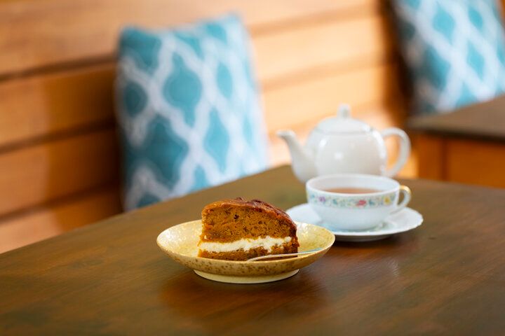 クリームソーダのすぐ横を江ノ電が通る♪稲村ケ崎のとっておきカフェ「cafeうみのトナリ」