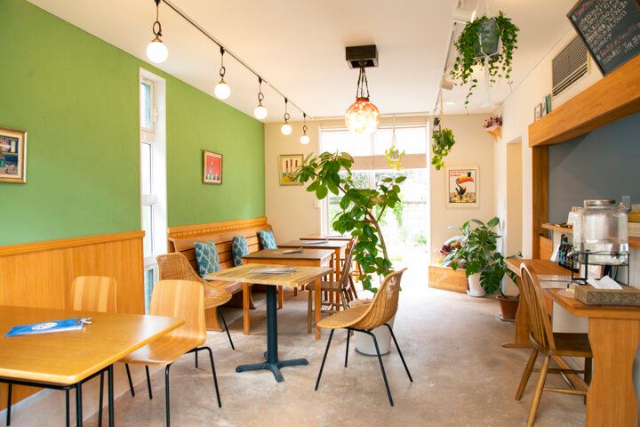 クリームソーダのすぐ横を江ノ電が通る♪稲村ケ崎のとっておきカフェ「cafeうみのトナリ」