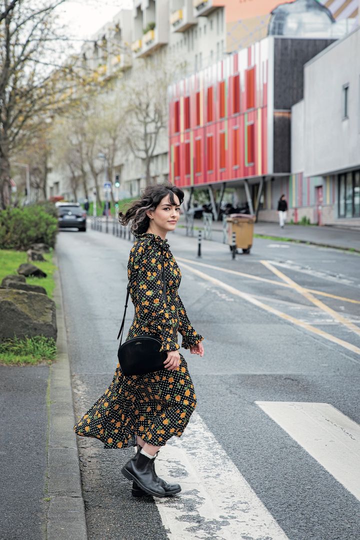 柄選びが大切！着るだけで主役になれるワンピースにレザーシューズを合わせて