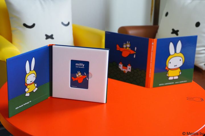 宿泊者限定！絵本モチーフの新ルームキー＆ブックレット