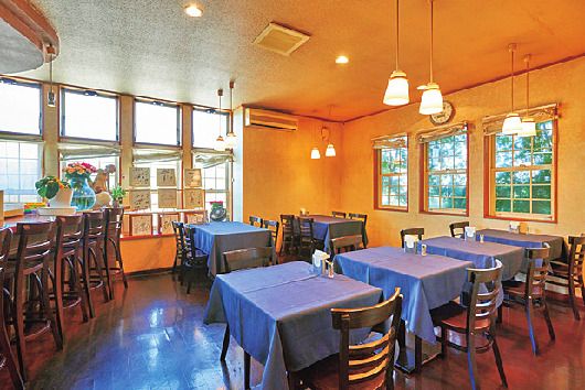 気軽においしい洋食を味わえる。店内は落ち着いた雰囲気