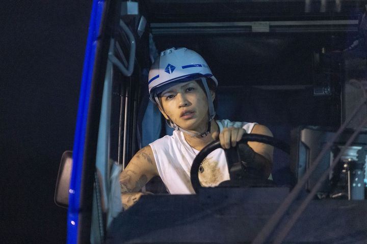 元King & Princeの岩橋玄樹、ショベルカーを操る建設作業員に “禁断の穴”へ挑む！