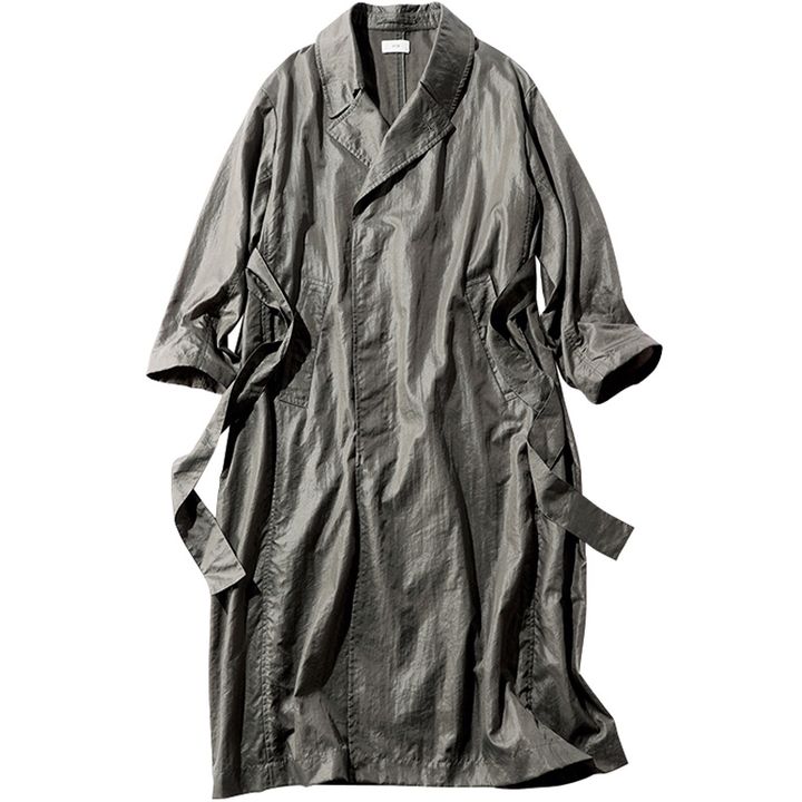 エイトンのナイロン素材のロング丈コート