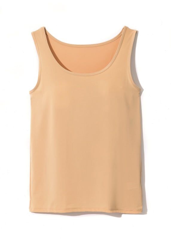 繊維内部に冷感結晶体を練り込んだ糸を使用。冷やしサラサラインナー タンクトップ1650円（アツギ）