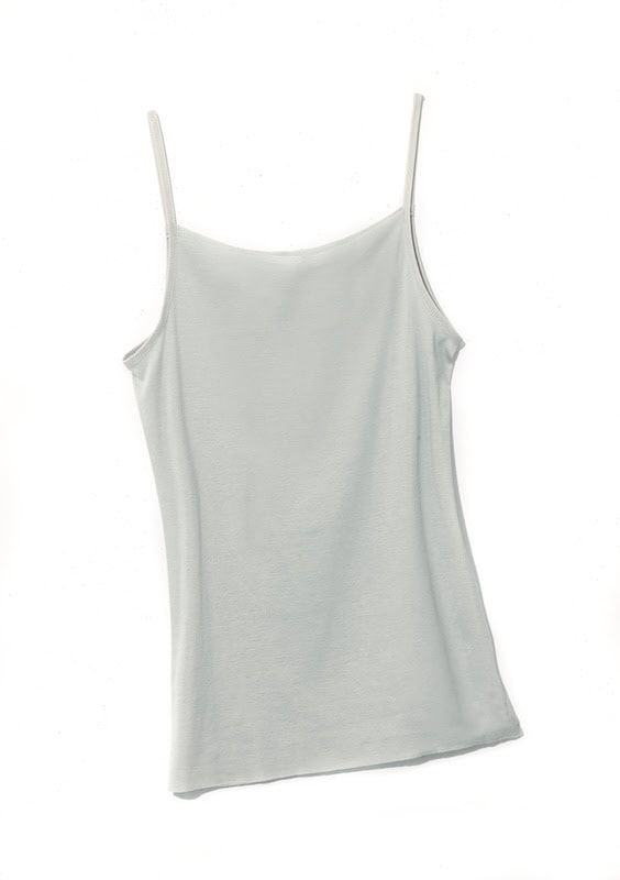 機能素材インナー。綿の贅沢オーガニックフラットタイプ キャミソール1760円（ウイング／ワコールお客様センター）