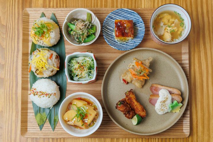 京都駅近くの「京のSAKESORA」で、彩り豊かなおばんざいとクラフトビールを♪