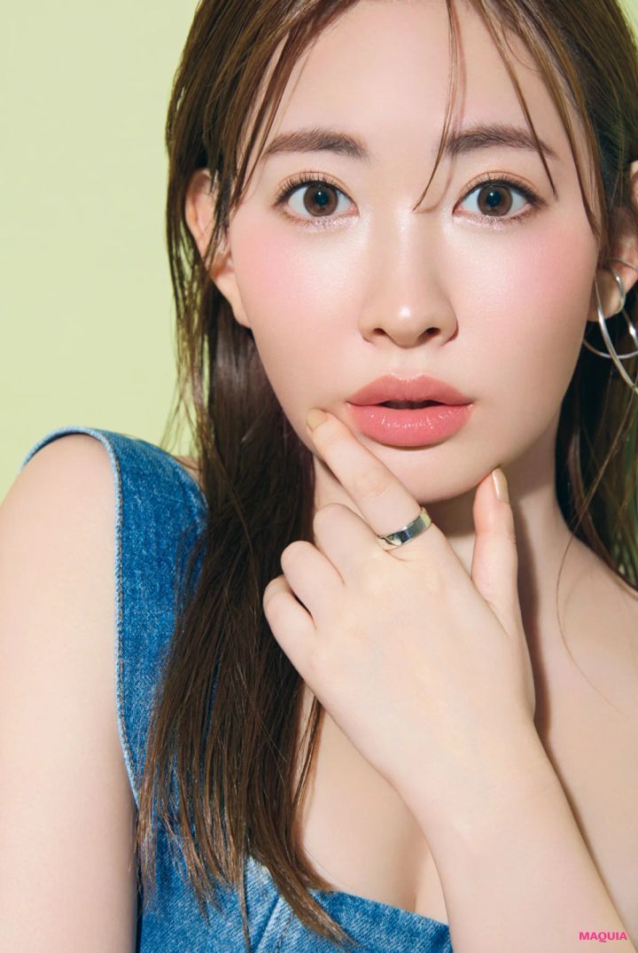 こじはるのカラコン着けこなし。初プロデュース、大人の“欲しい”を叶えるカラコン「Clainel」誕生秘話