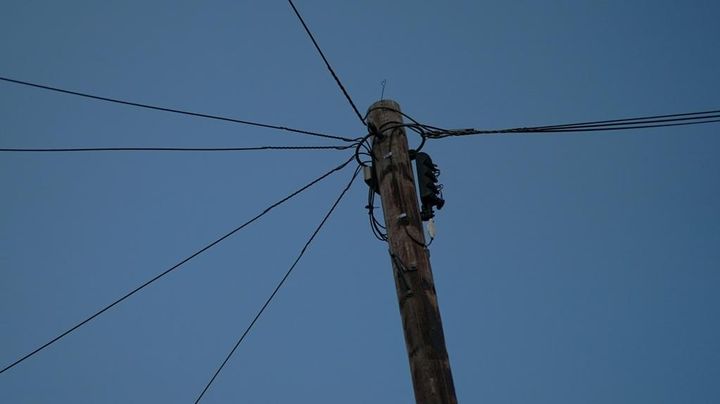 56歳スター、自宅の屋根掃除中に感電して死亡する悲劇…感電死ではない模様