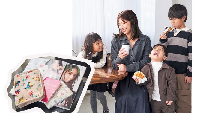 3きょうだいママの尾坂さんが子どもたちと家で談笑する様子