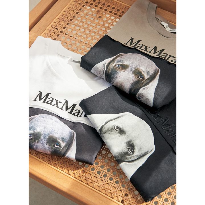 マックスマーラの犬プリントTシャツは白、ベージュ、黒の３枚