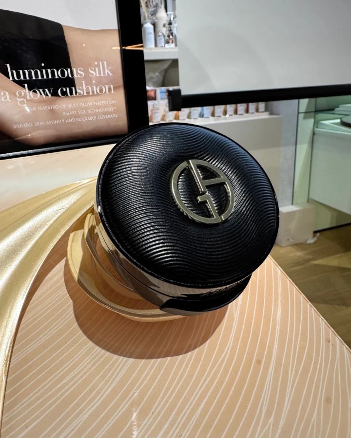 アルマーニ ビューティ「ルミナス シルク」シリーズ 初のクッションファンデ