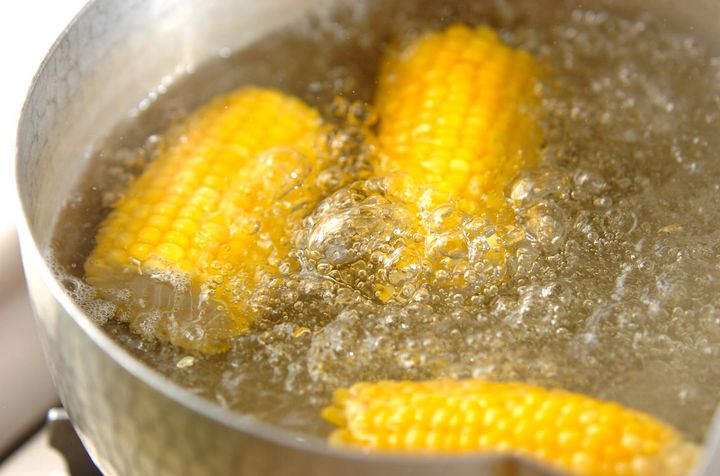 とうもろこしの茹で方と茹で時間 甘くてジューシーな味わいの作り方1