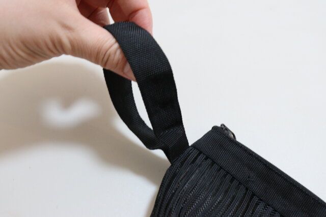 セリア ポーチメッシュ マチ付き 持ち手付 使用例 持ち手